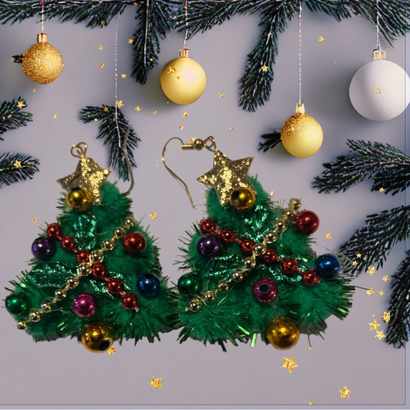 NEW Christmas 🎄 Tree Earrings - Picture 2 of 6